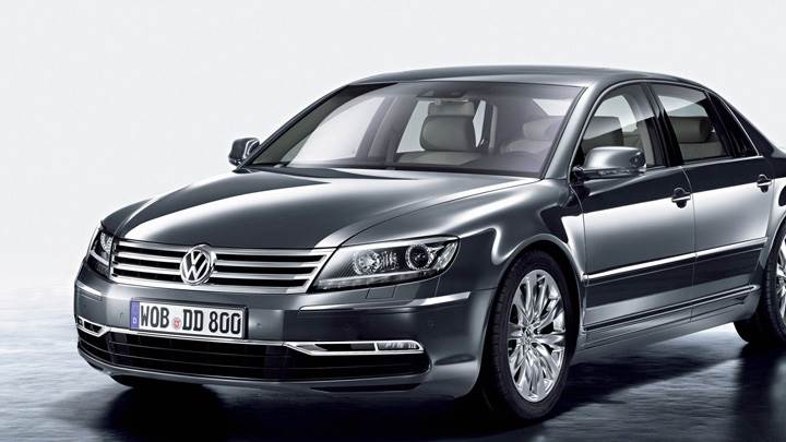 2011 Volkswagen Phaeton In Grey Front Side Pose